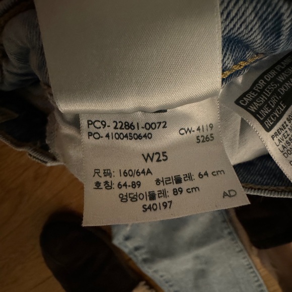 Levi’s • Wedgie Fit Straight Leg Jeans • 25 - Picture 4 of 4